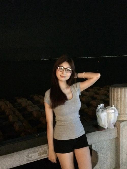 少妇老师~婬荡呻吟声